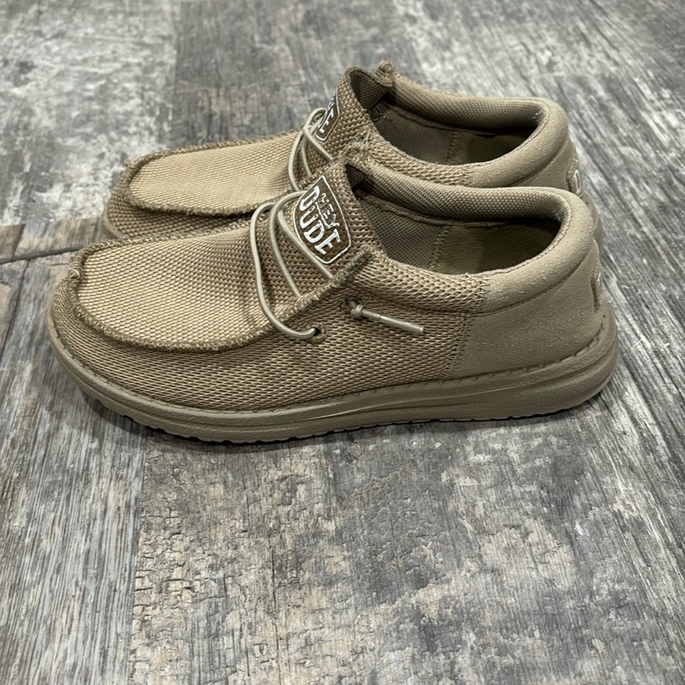 Hey Dude Youth Funk Mono, Caramel. Size Y4. EUC